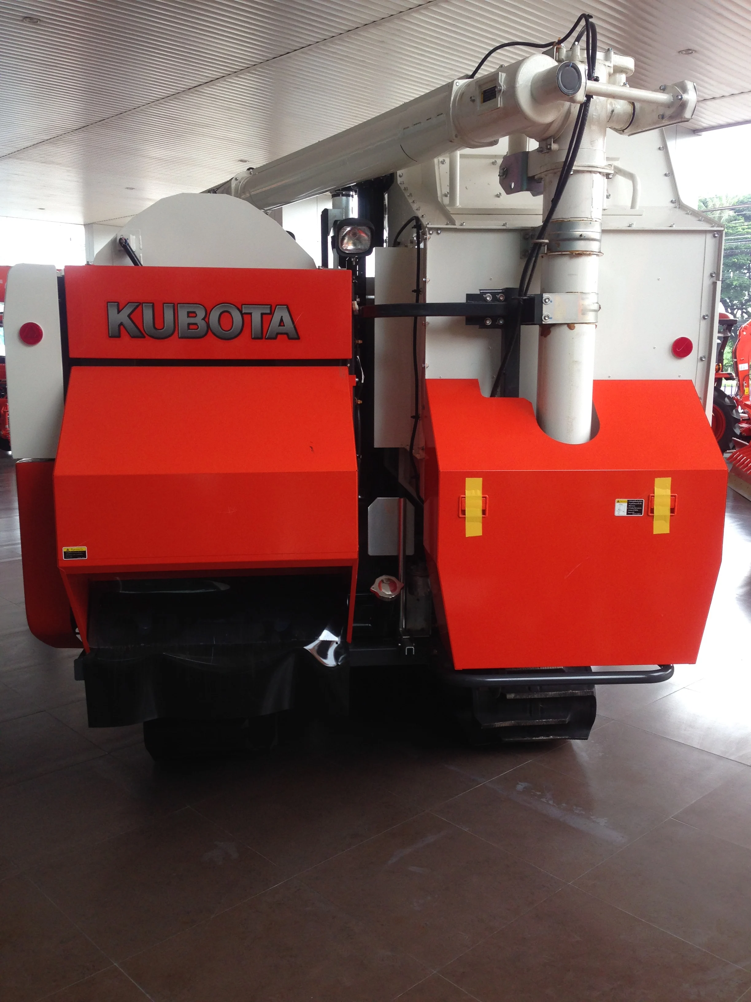 used big grain tank kubota dc70 combine harvester for farm