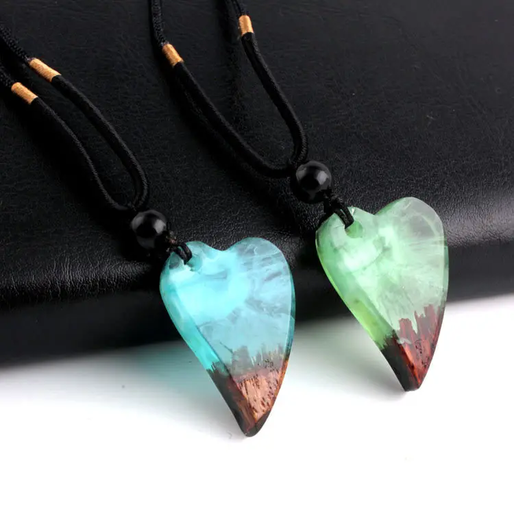 

Adjustable Rope Chain Handmade Solid Wooden Resin Necklace Wood Resin Heart Pendant Necklace for Lover