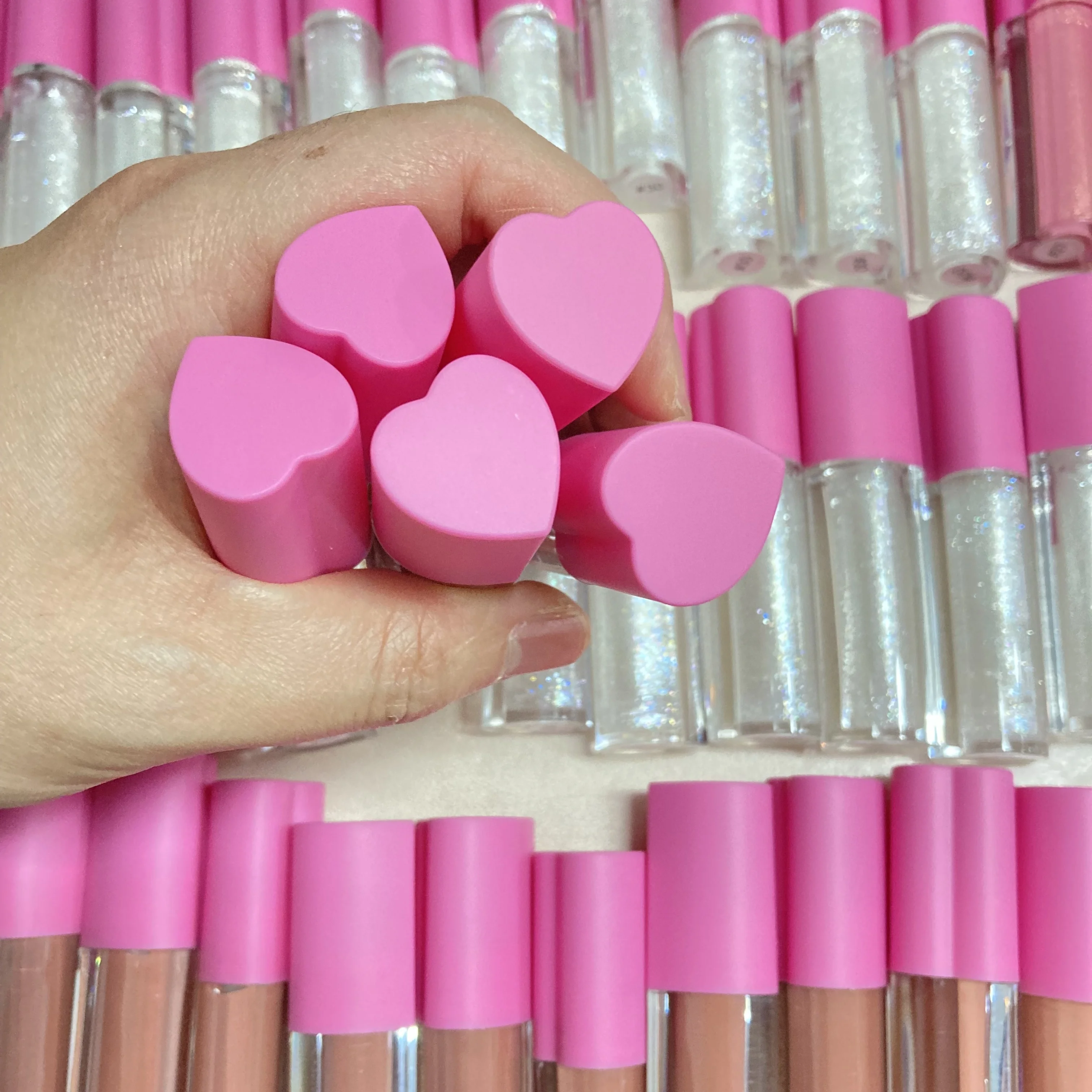 

Popular hot pink lip gloss tubes packaging plumping private label lip gloss