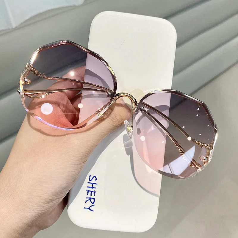 

2021 Fashion Tea Gradient Sunglasses Women Ocean Water Cut Trimmed Lens Metal Curved Temples Sun Glasses Female UV400