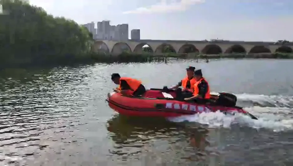 2022 Latest Design Inflatable Boat With Motor Factory Inflatable Boat