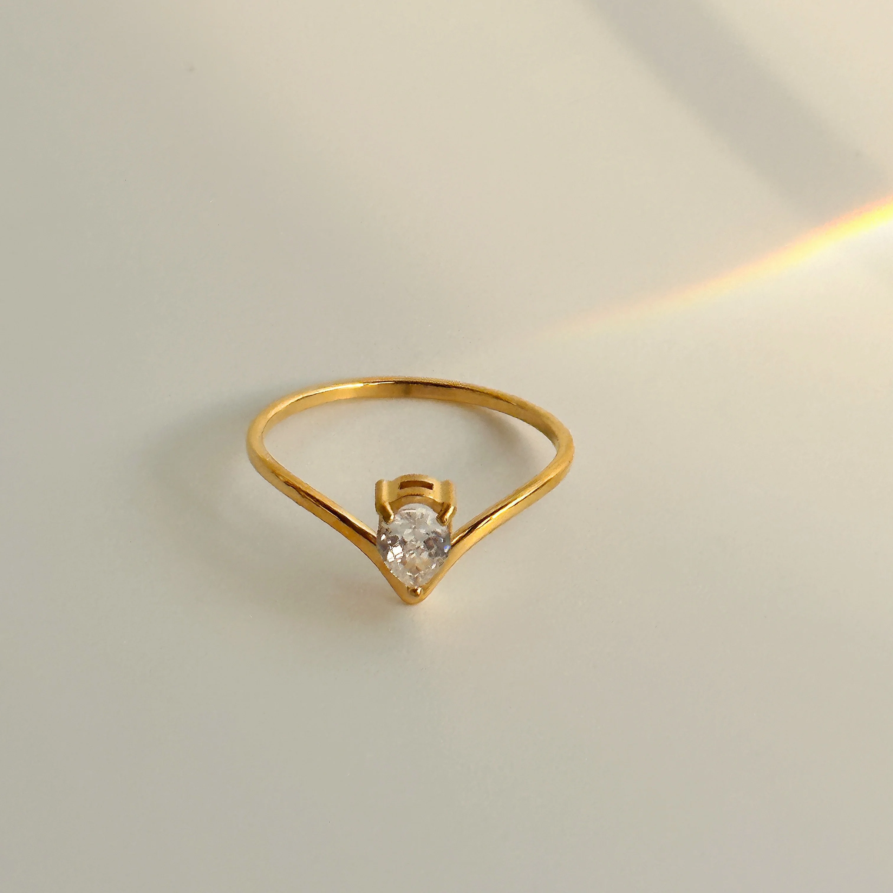 

2024 Dazan New INS 18k Gold Plated Tarnish Free Stainless Steel V Shape White Zircon Minamilist Stacked Style Ring For Women