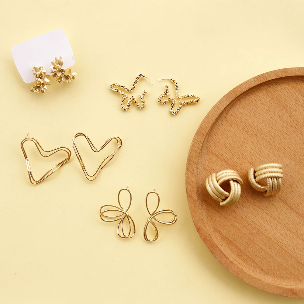 

JUHU Heart Gold Alloy Stud Earrings For Women Exaggeration Earrings Wedding Simple Fashion Jewelry Trend Accessories Wholesale, 14k