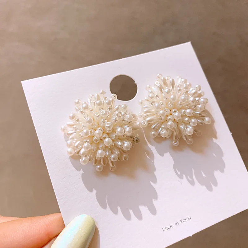 

Barlaycs 2020 Fashionable Pearl Flower Designer Statement Luxury Stud Earrings for Women Jewelry