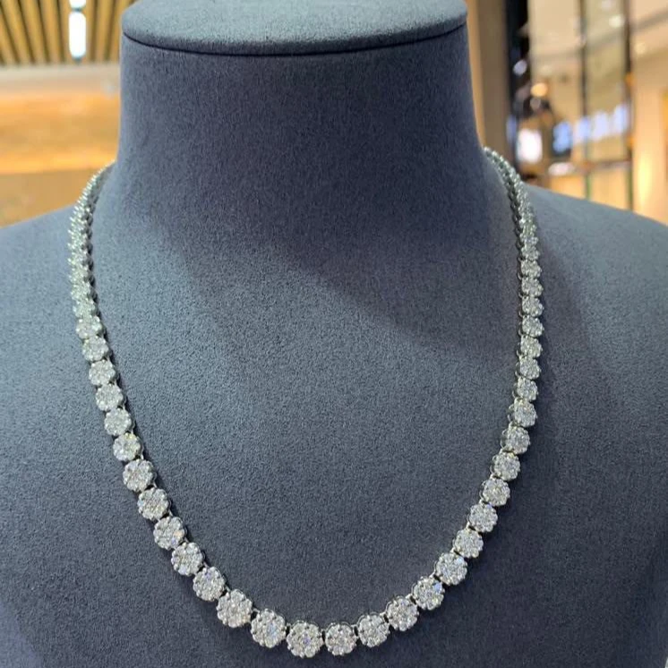 

Exqusite Classic Design 18K Gold White Color Round Diamond Necklace For Women