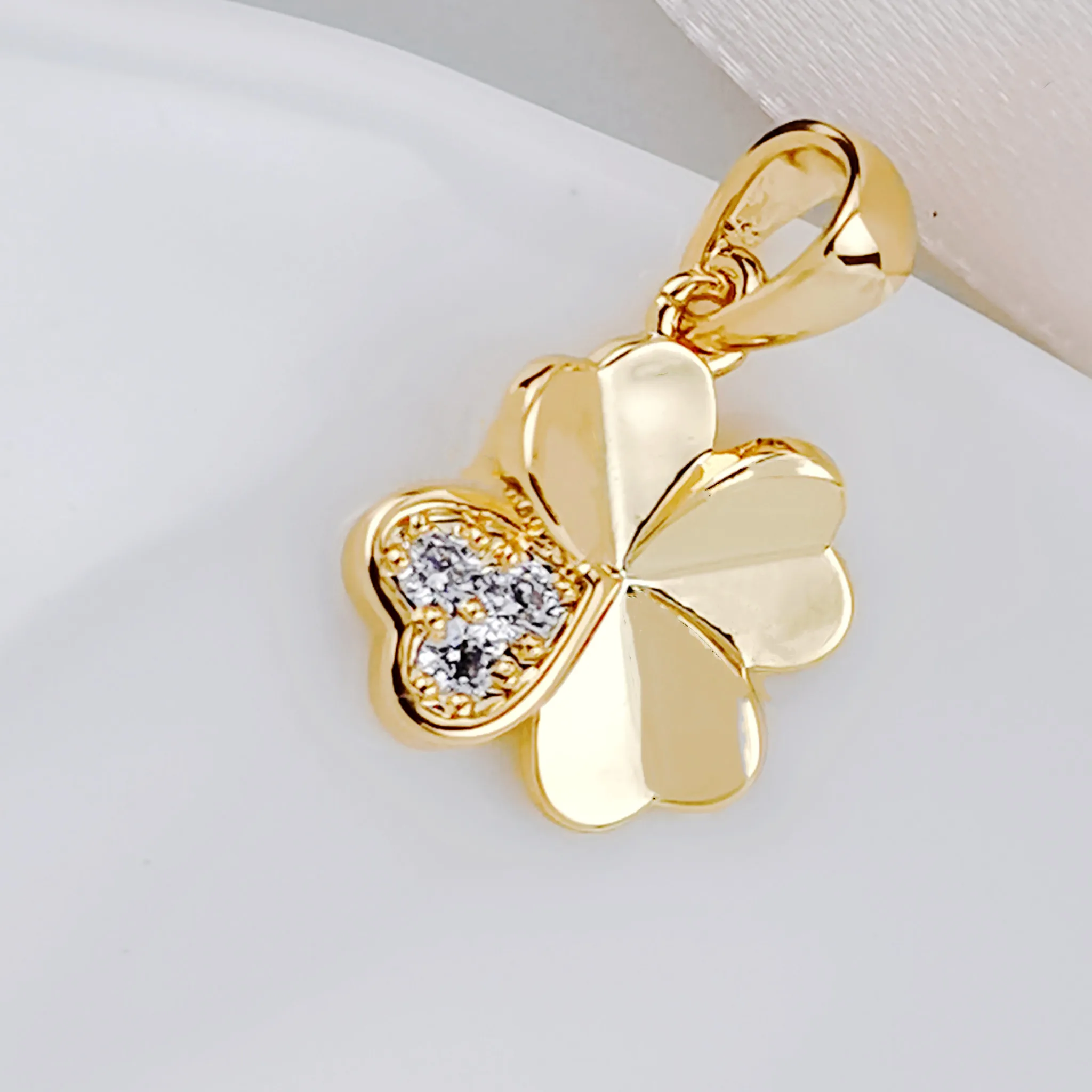 

YP10012 Italina Delicate Four-leaf Clover Heart Crystal 18K Gpld Plated 925 Sterling Silver Brass Charm Pendant for Girls Ladies, Gold color