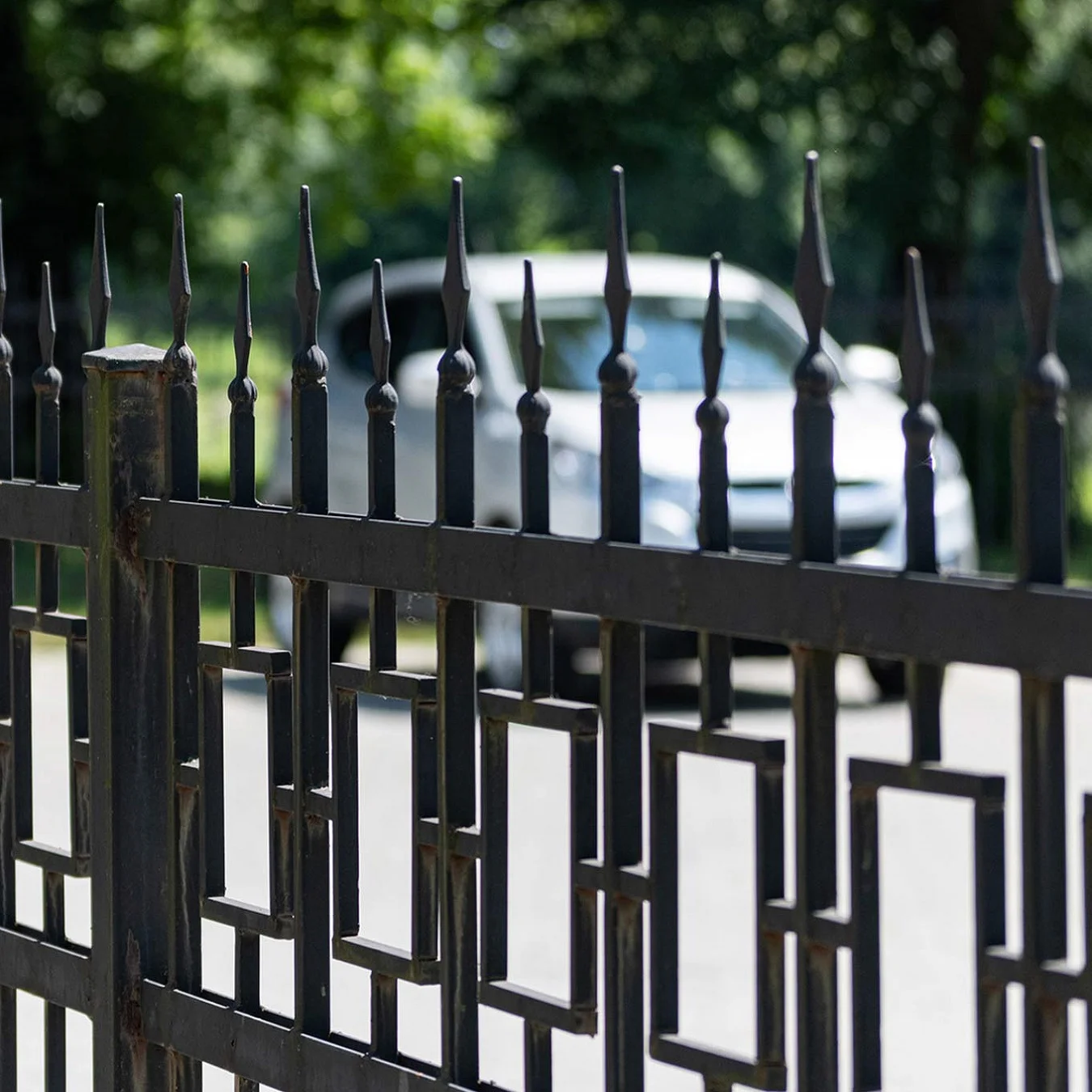 

Used black decorative iron fence, Customized color