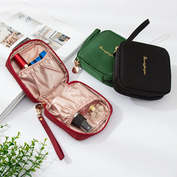 

Wholesale Fashion Storage Bag Skin Care Products Perfume Lipstick Portable Small Square Bag Portable Women Cosmetic Makeup Bag