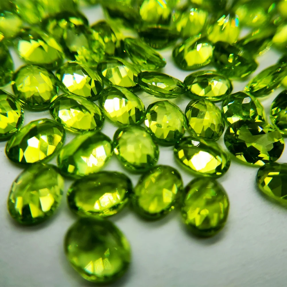 松散宝石 - buy 橄榄石石天然,橄榄石石,在上雕琢平面的橄榄石宝石