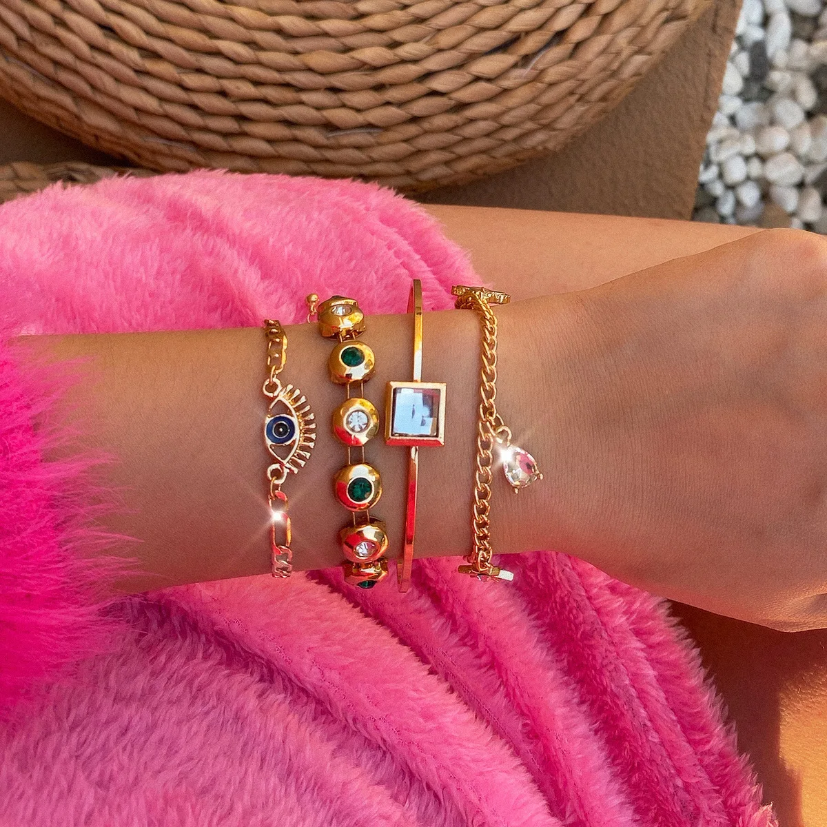 

Trendy 4pcs set Gold Plated Chain Link Star Eye Bracelet Blue Eye Shape Bracelet, Picture shows