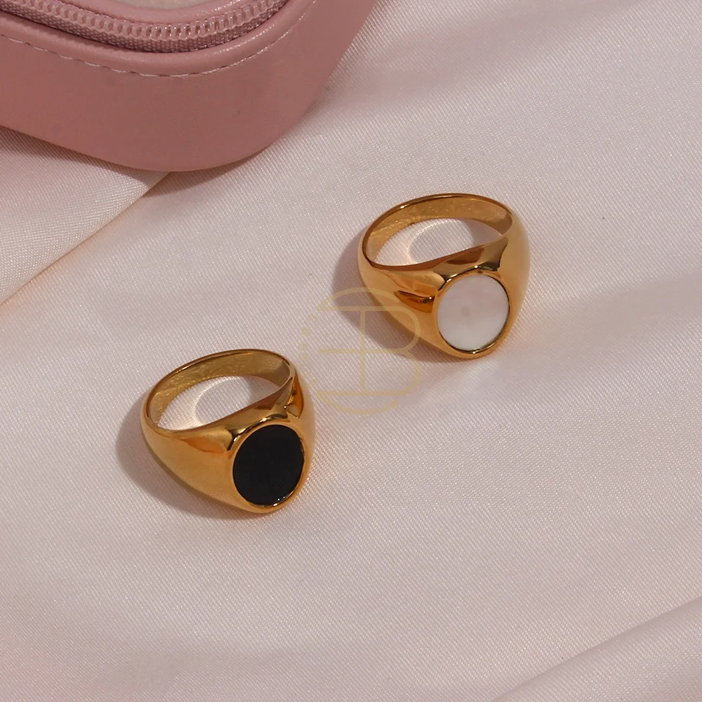 

Delicate Black White Shell Rings Oval Shape Stainless Steel PVD 18K Gold Plated Rings, White, black