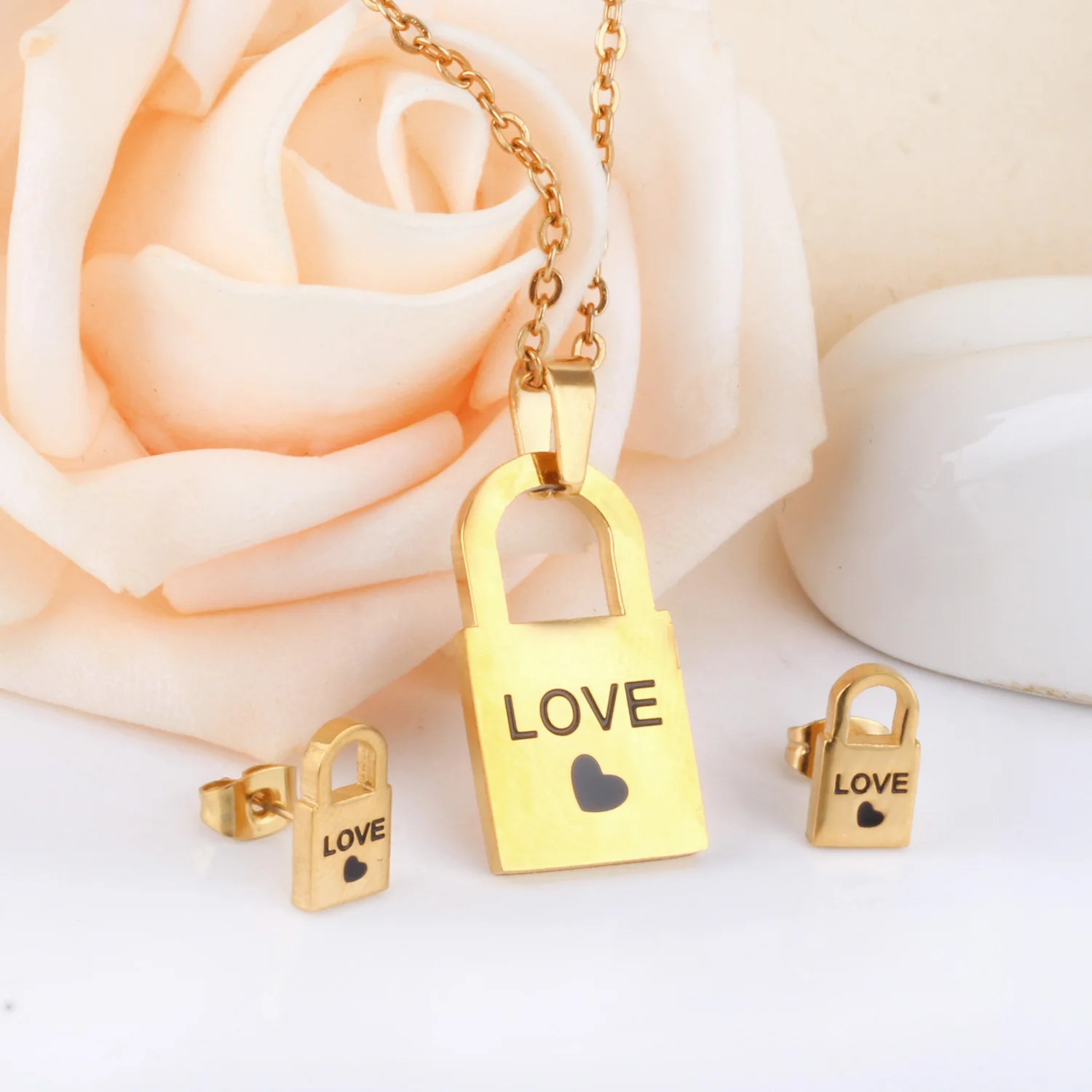 

Romantic Lock Key Love Promise 18k Gold Plated Gift Wholesale Stainless Steel Jewelry Set For Women