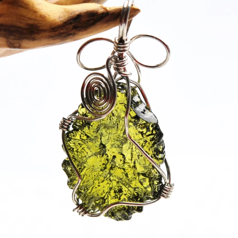 

Natural Healing Reiki Moldavite green aerolites crystal stone pendant energy aerolites Necklace