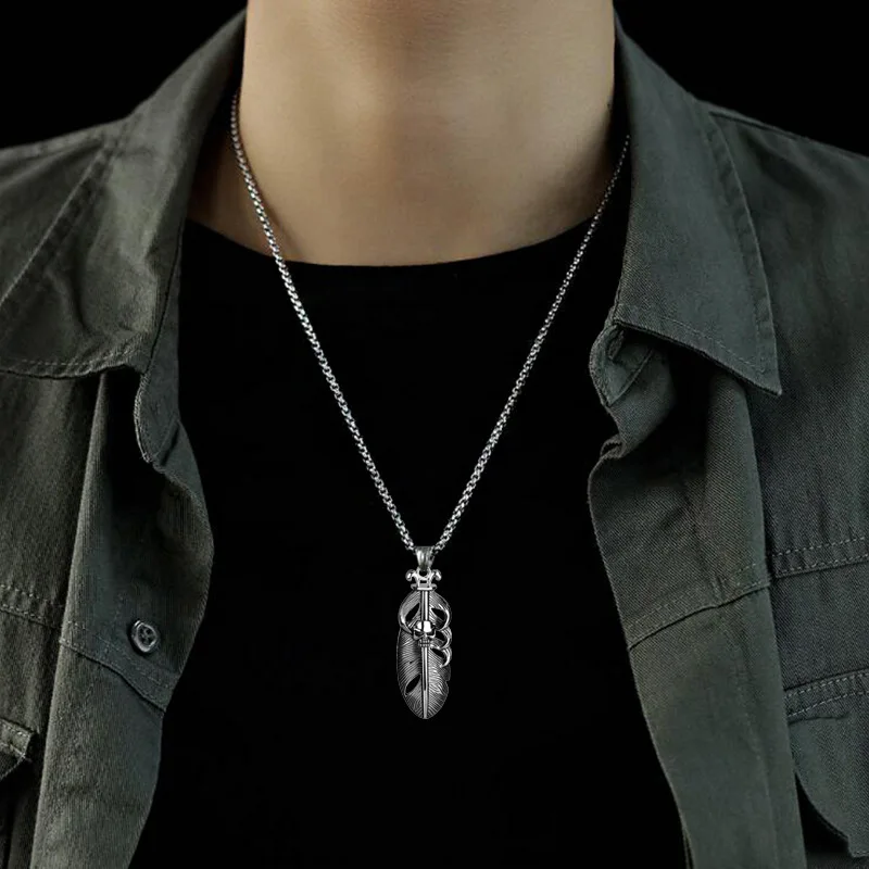 

2022 retro style stainless steel men's necklace new personality feather skull pendant personalized charm jewelry design