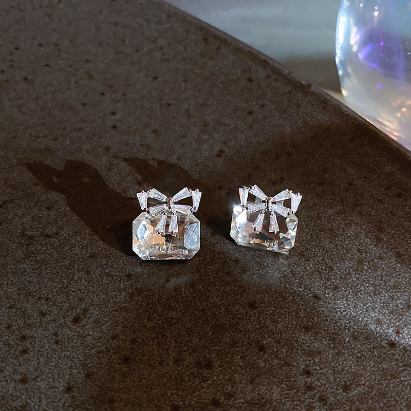 

trendy fashion bowknot crystal cz stud earring girls
