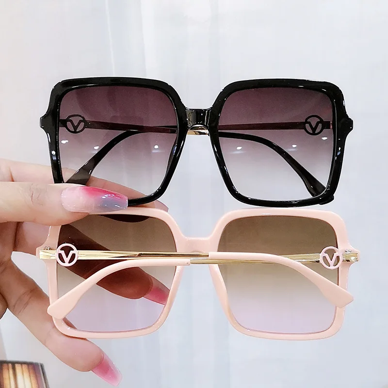 

Plastic Gradient Mirror color Women sunglasses Colourful Framed Designer Fashion Sun glasses Women's sunglasses in 2021, Choice