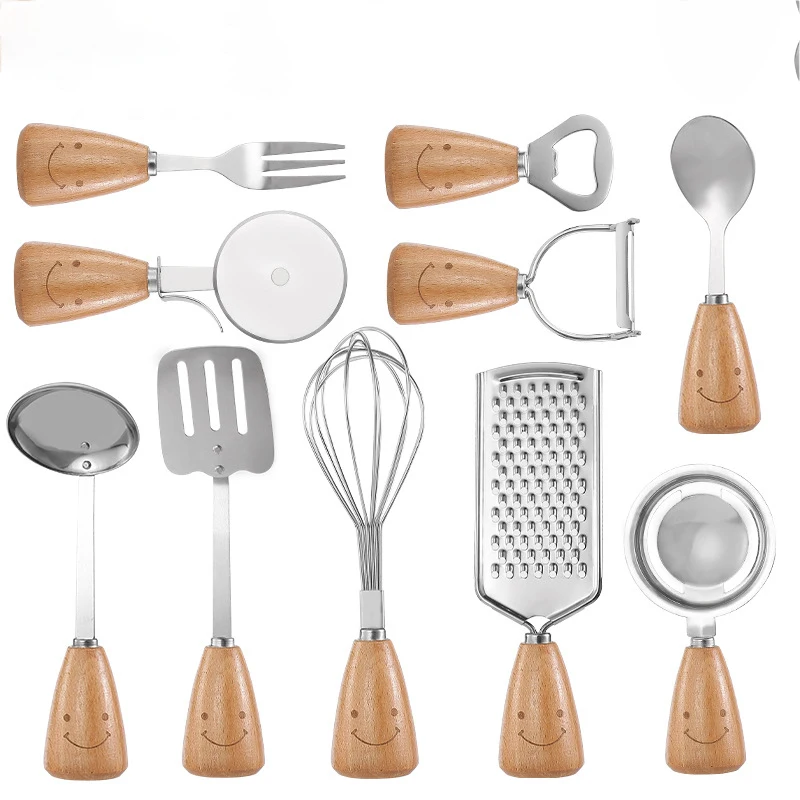 

CL471 Smiling Face Wooden Handle Small Kitchenware Set Whisk Grater Pizza Fork Stainless Steel Cooking Utensils Set