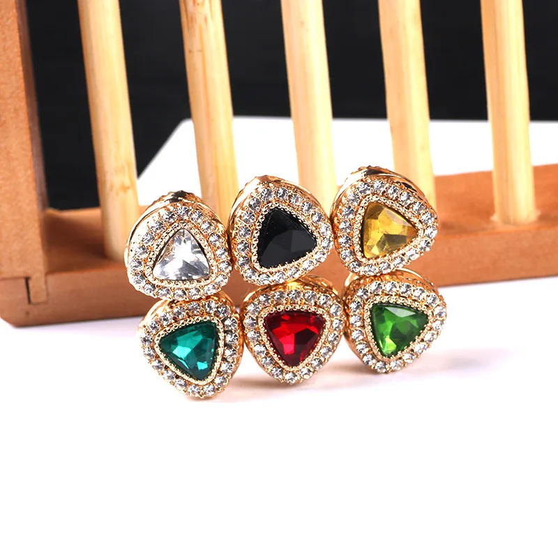 

Colorful Crystal Rhinestone Muslim Scarf Hijab Magnetic Brooch Triangle Shape Crystal Magnet Brooch, Picture color