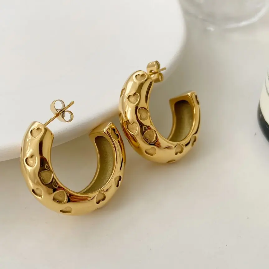 

Blogger's same 18K genuine gold stainless steel thick cylindrical hollow heart earrings do not fade jewelry wholesale