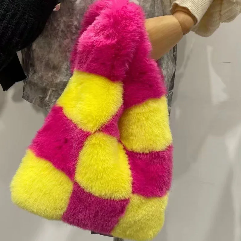 

2021 Luxury Famous White Black Checked Plaid Rabbit Fur Handbag Purse Cozy Flurry Pouch Handbag For Winter