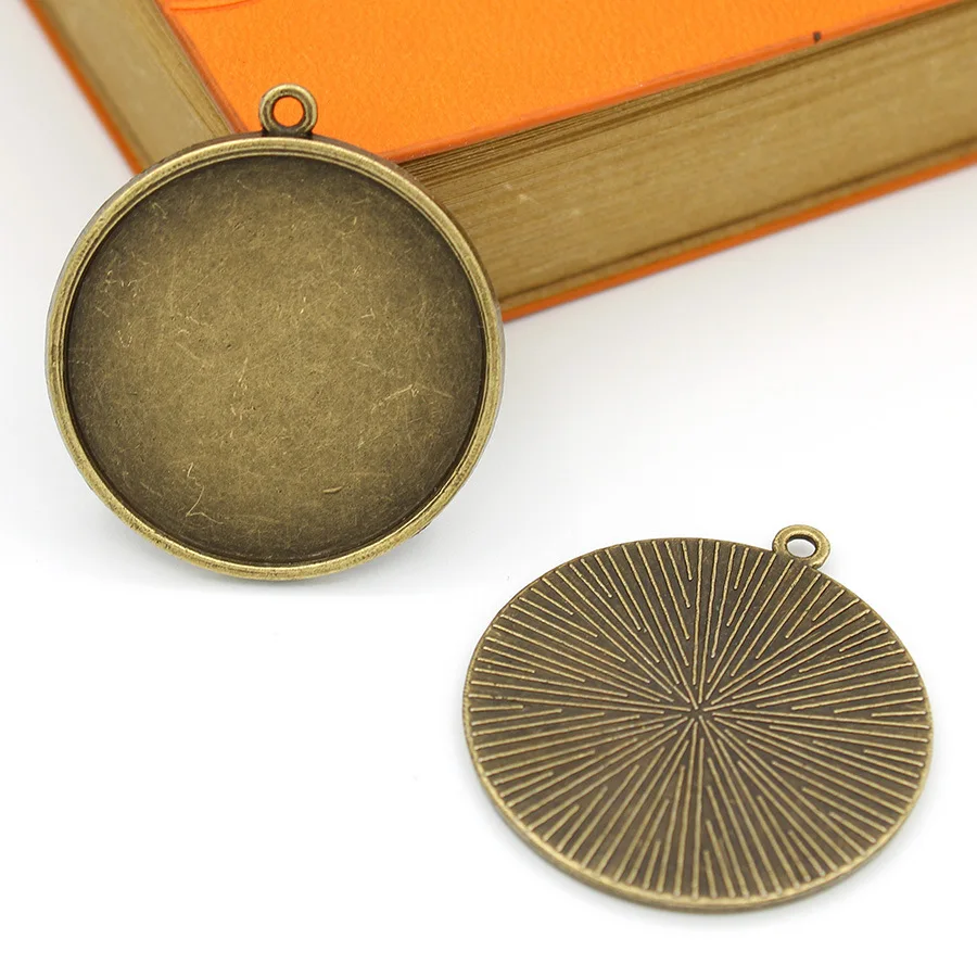

2022 Hot Sale 8mm Retro Antique Silver Round Blank Diy Pendant Set Bezel Pendant Trays