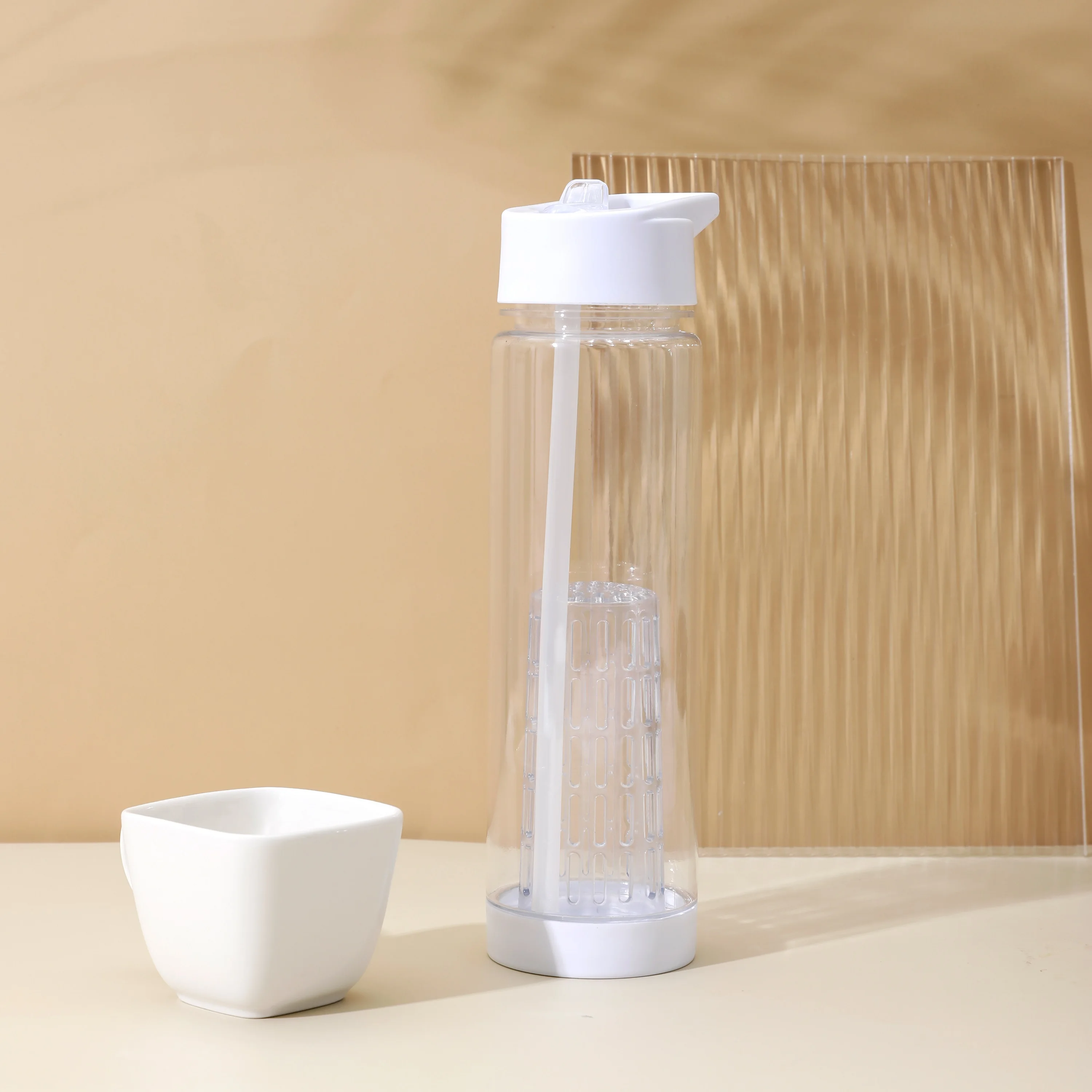 

In stocked Ready to ship Wholesales Clear 750 ML BPA Free Tritan Plastic Fruit Infuser plastic Water Bottle