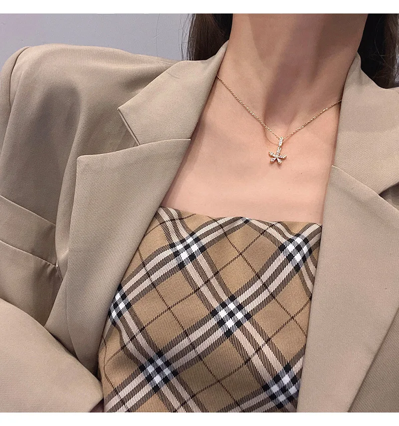 

Amazon Hot Selling 18K Gold Plated Crystal Star Necklace Cubic Zircon Titanium Steel Pentacle Pendant Necklace For Girls