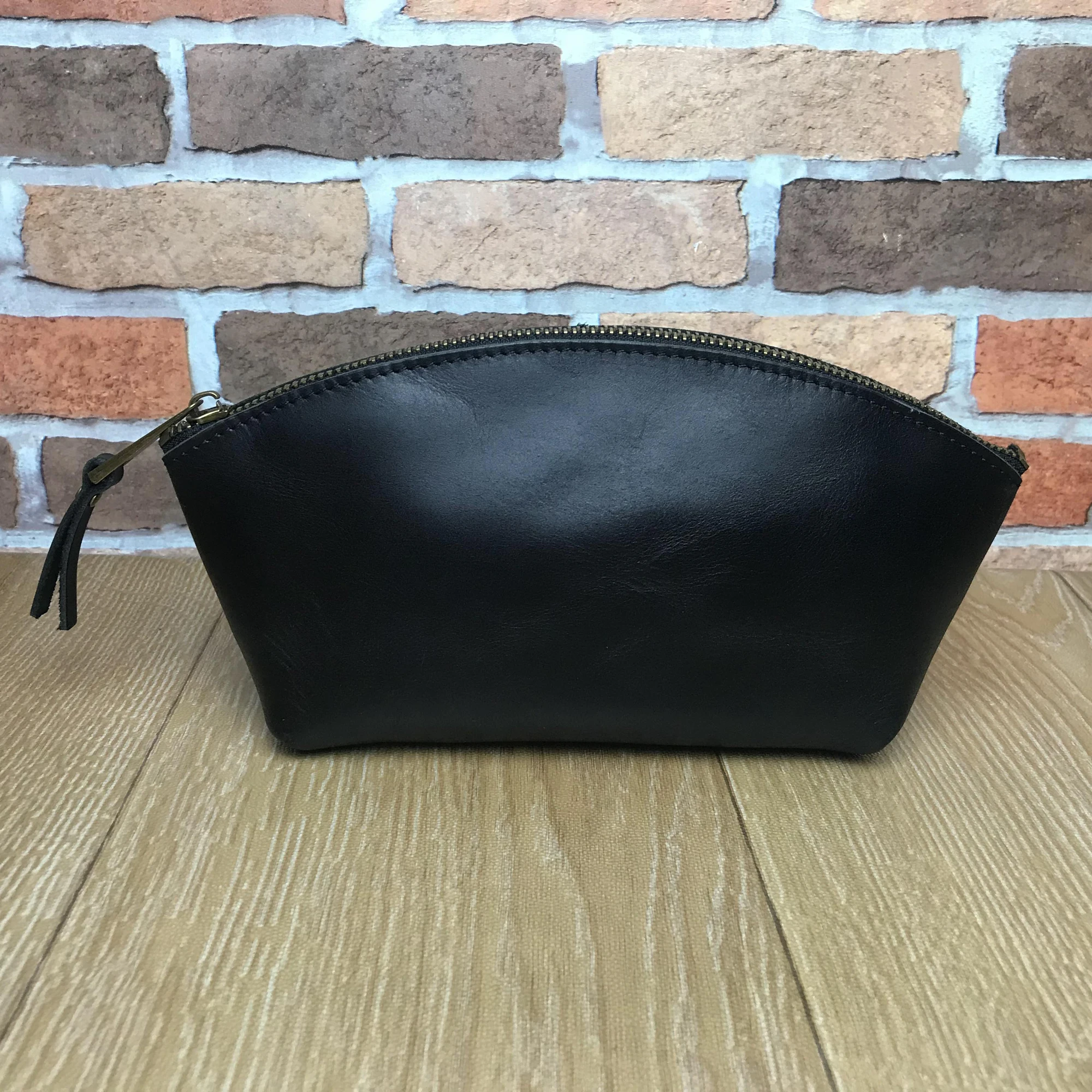 

Crazy Horse Leather Makeup Bag for Personalized Women's Bridesmaid Gift Genuine Leather Girlfriend Makeup Custom Toiletry Bag, Customized