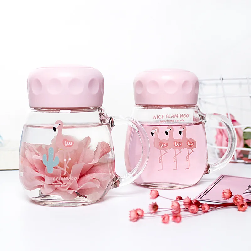 

Seaygift customized cute flamingo clear glass portable tea water bottle borosilicate glass milk tea cup coffee mug with lid, Black/pink/blue