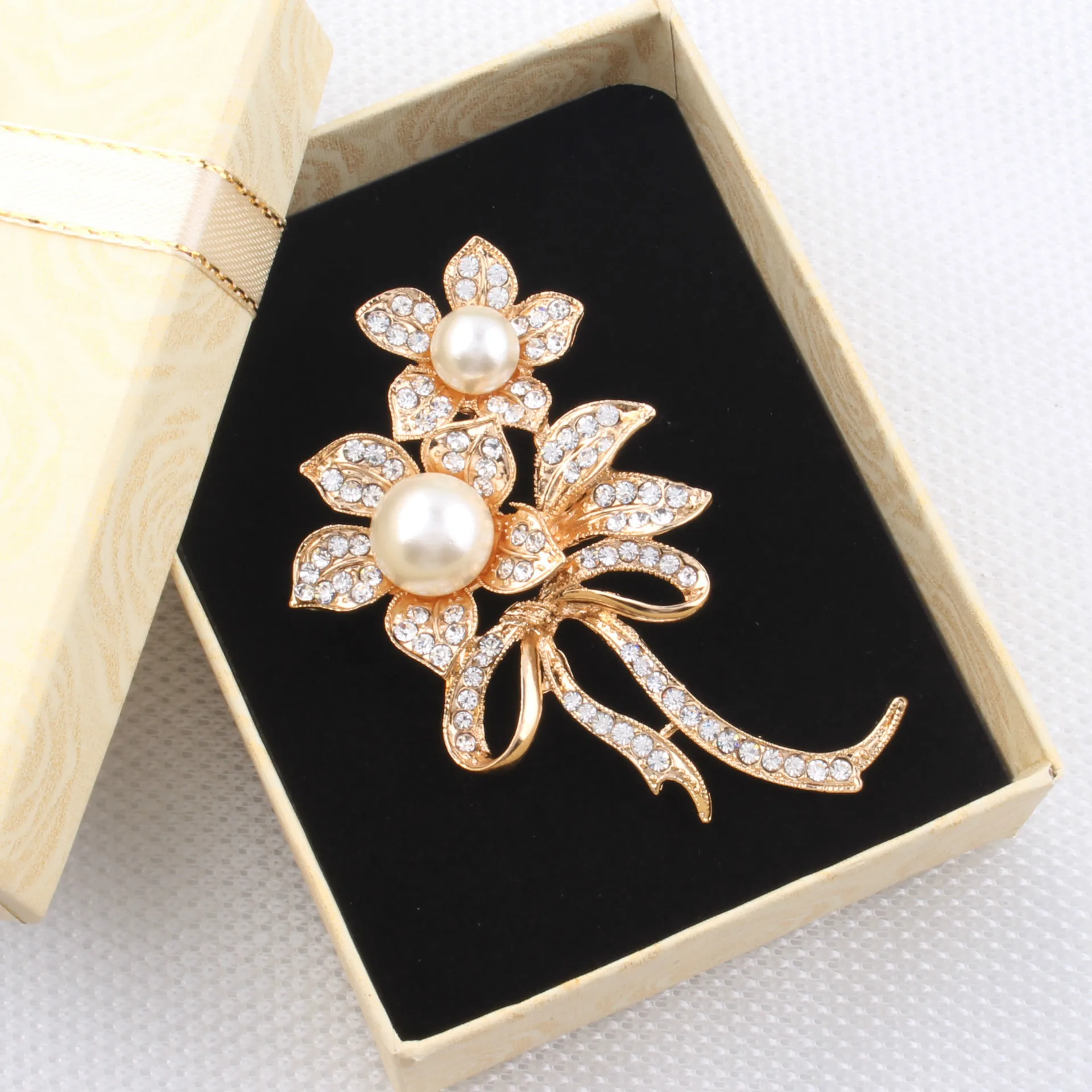 

Luxury rhinestone peal flower brooches for women wholesale, As picture