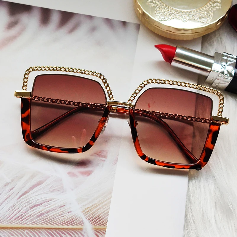 

HBK 2021 New Fashion Vintage Alloy Chain Frame Rivets Gradient Square Sunglasses for Female Elegant Shades