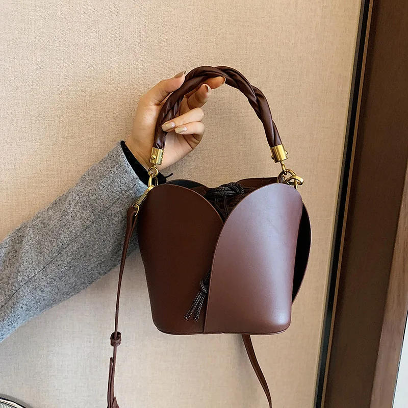 

2021 Design Metal Ring Chain Bucket Messenger Bags Women Crossbody Shoulder Bag Women Shoulder Bag, 12kinds