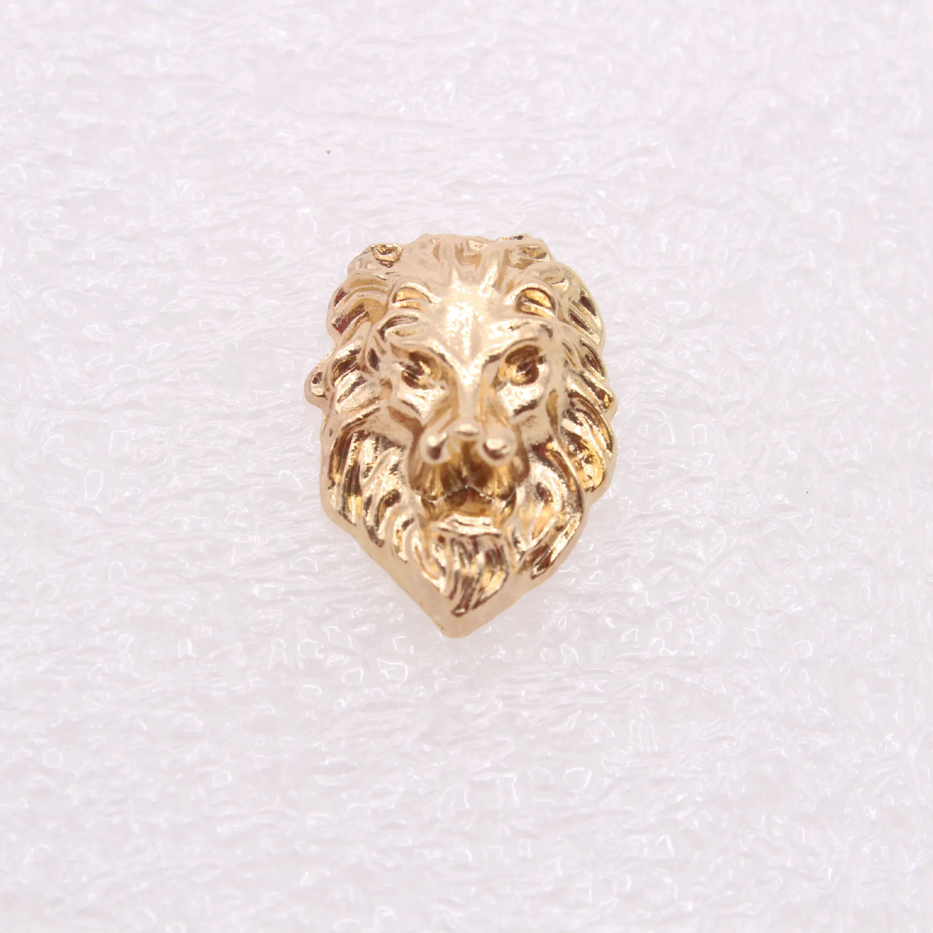 

European and American retro three-dimensional relief metal lion head men and women suit brooch, As photo