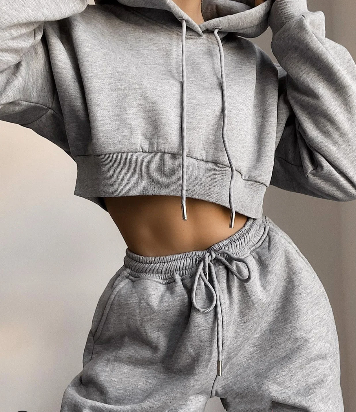 

Custom LOGO Women Causal Hoodies Sweat Suit Sets 2 Pieces Set Crop Top Drawstring Jogger Sweatpants White Black Hoodie