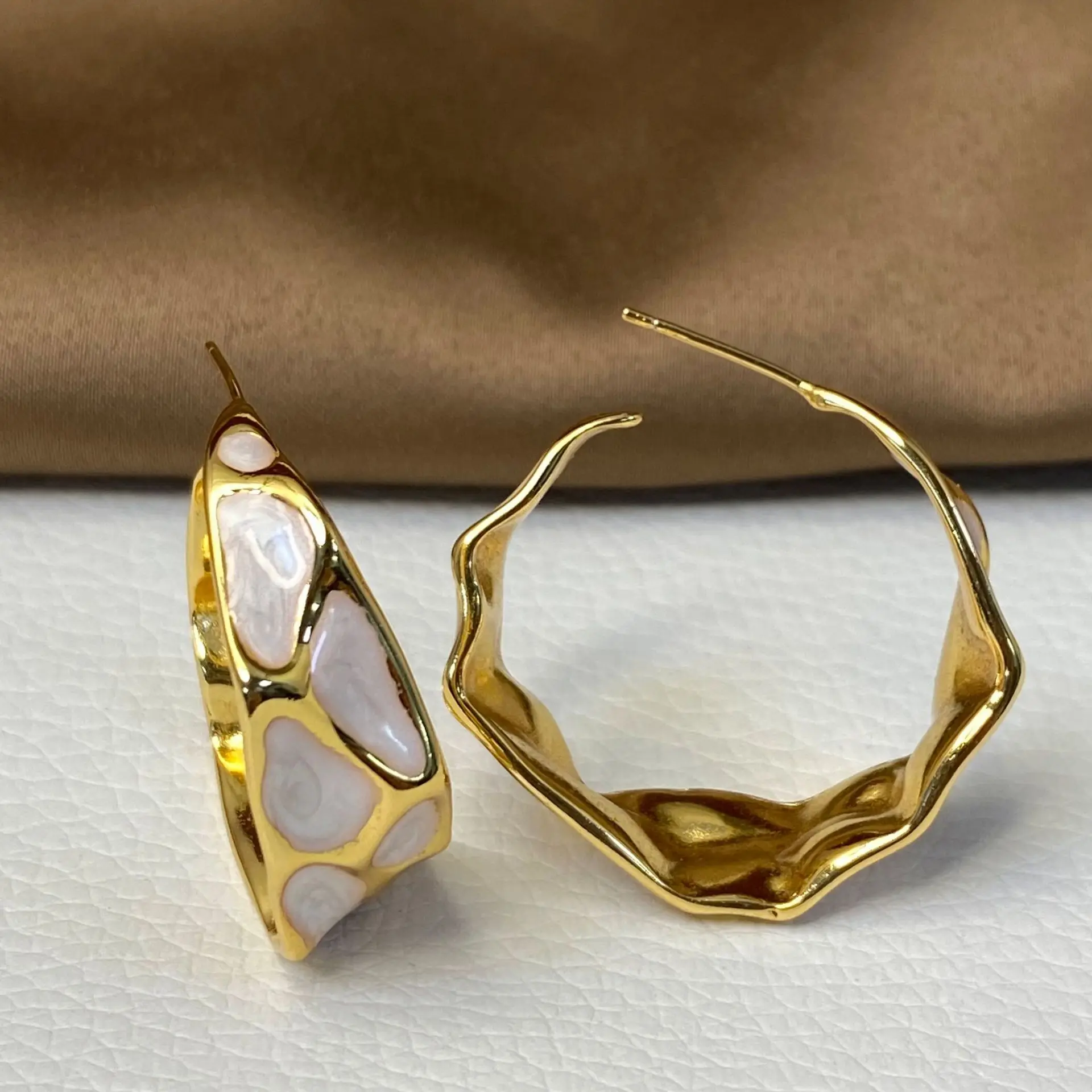 

Personalized Colorful Oil Drip Irregular Geometric C Shaped Hoop Earrings 18K Gold Plated Enamel Hoop Earrings For Women