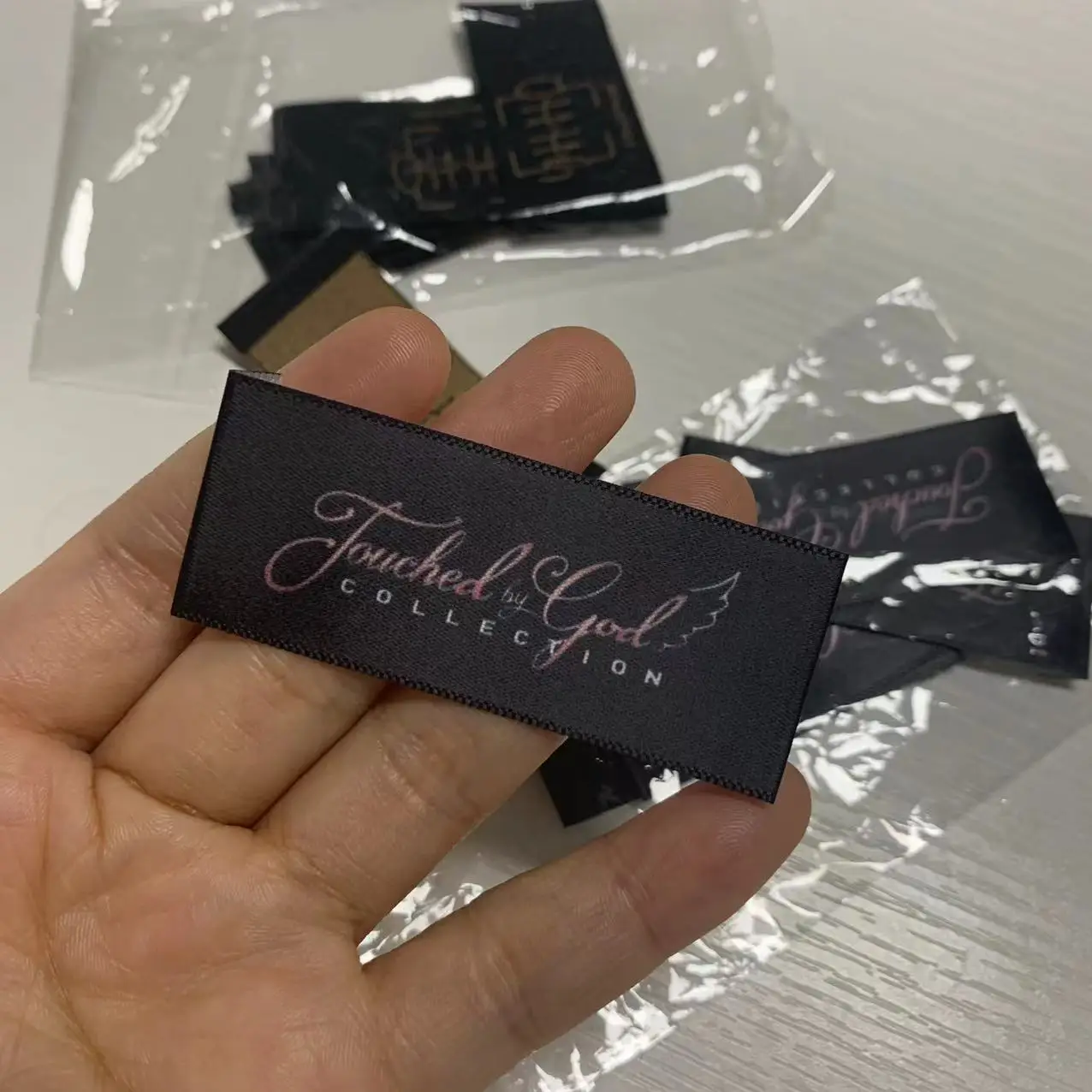 

Custom wig tag label for full lace wig with logo, Customized color