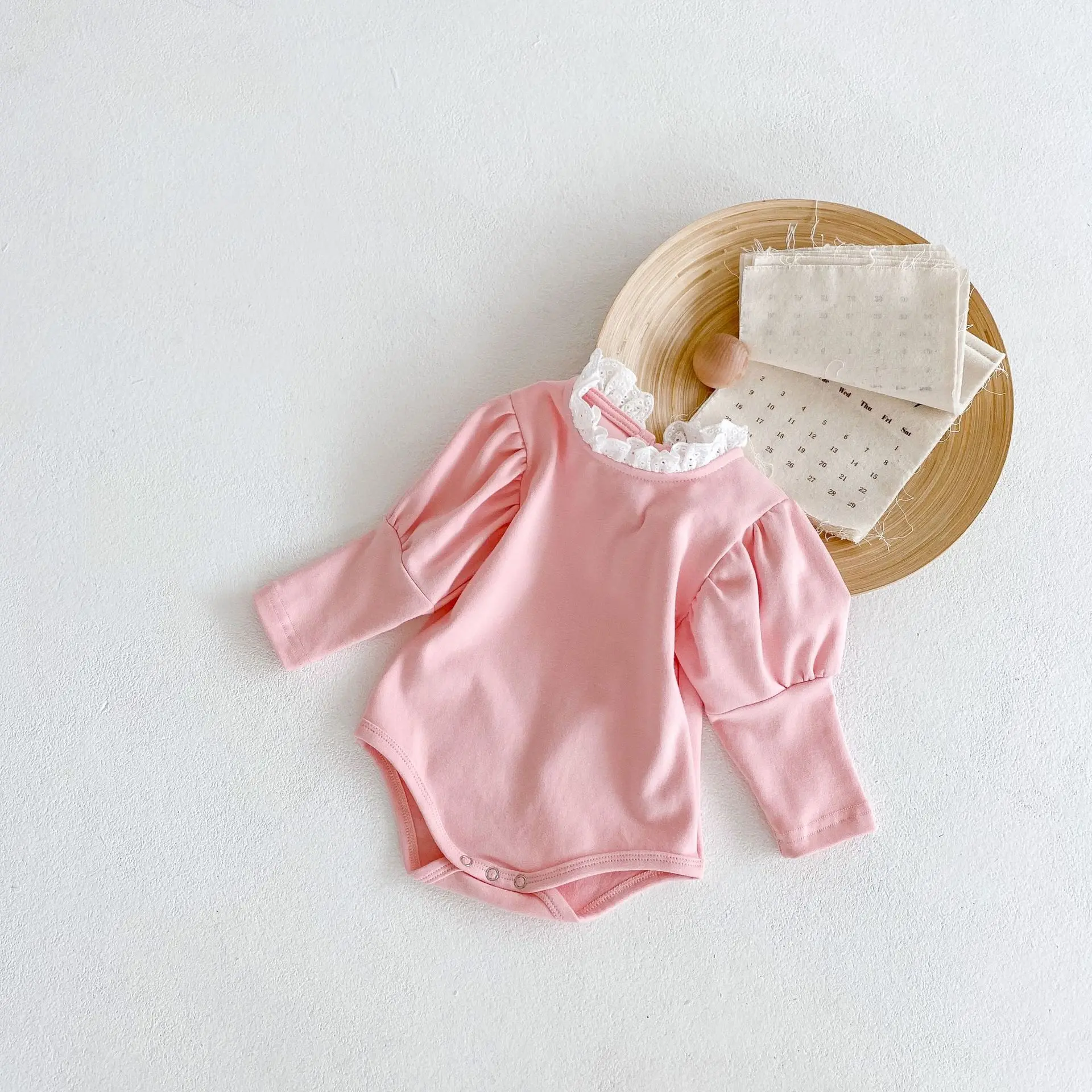 

2021 Top Sales Best Sellers Baby Romper Newborn Clothes Baby girls lace collar bubble sleeve one-piece fart romper