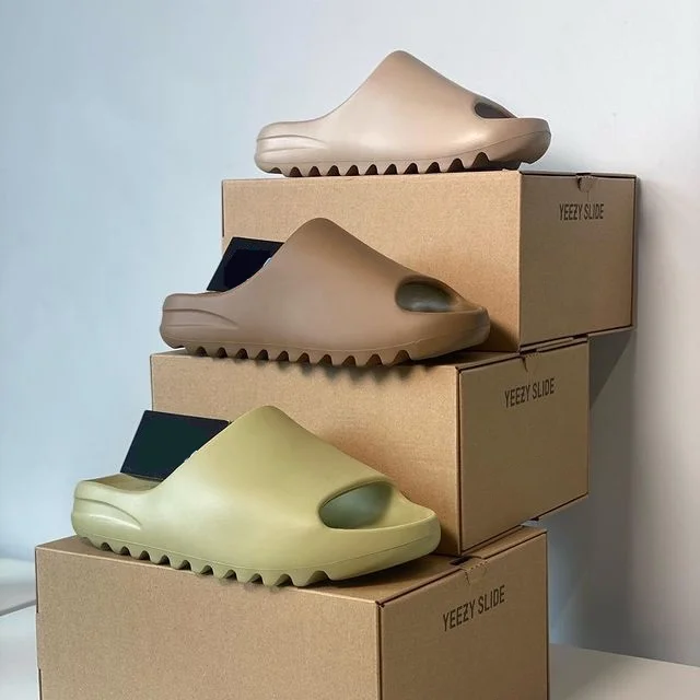 

2021 Brand Name Women Sandal Zapatillas Yeezy En Peluch Pantoufl Original High Quality Slides Slipper For Woman And Man