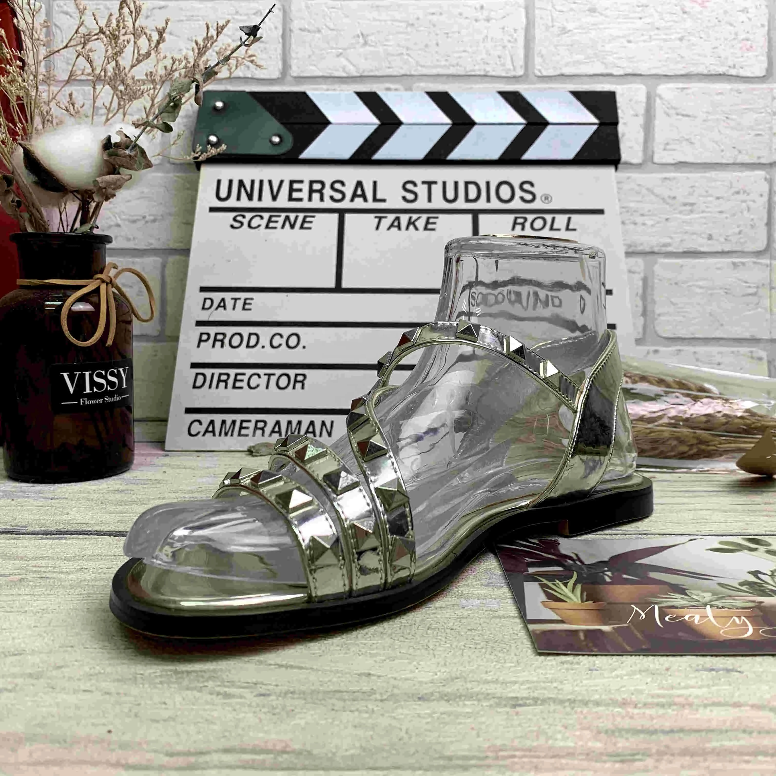 

2021 spring new style ankle buckle with rivets ladies low heel sandals European style large size wholesale, Silver