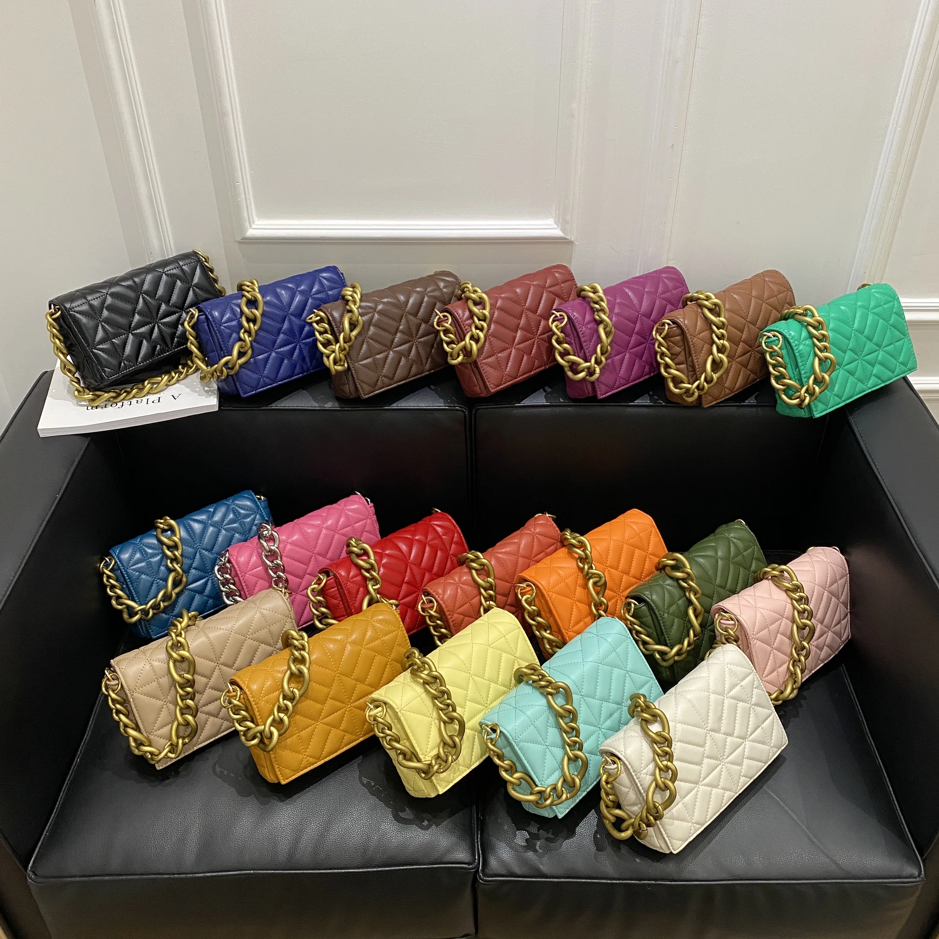 

2022 Quality Chain Purses Girls Popular Brand Underarm Bags Lady Fashion handbags Woman's Purses For Female