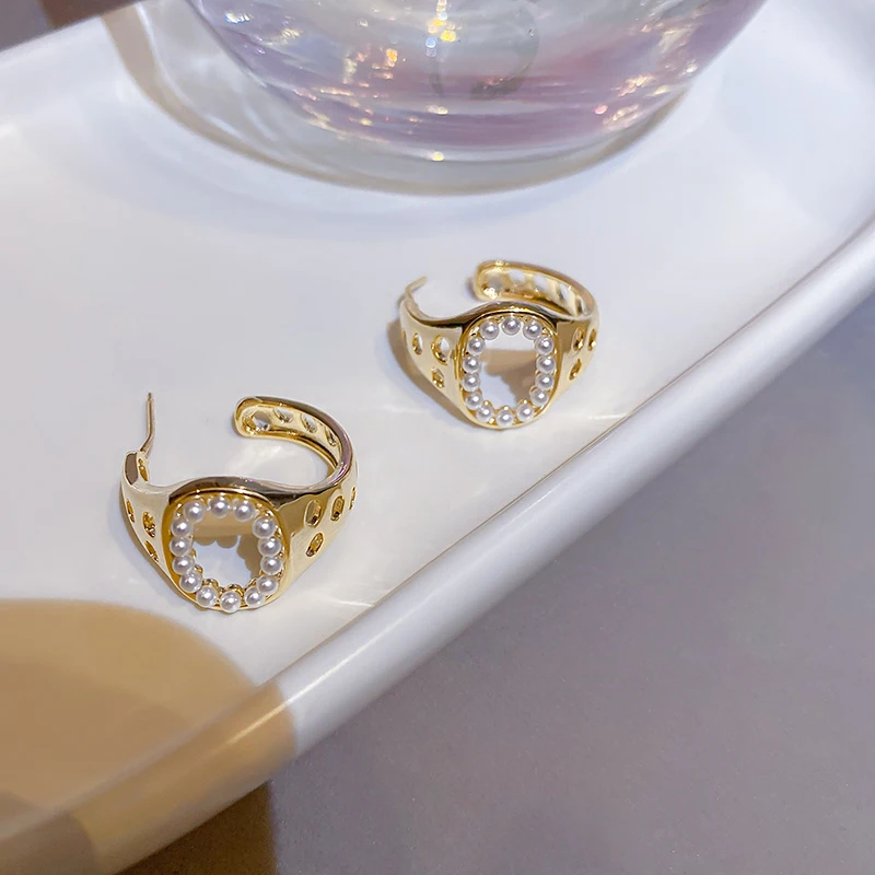 

real gold plated circle shape pearl trending earrings 2021