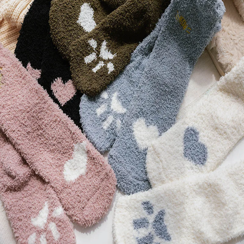 

2021 Winter Thick Warm Thermal Cute Embroidery Logo Velvet Fluffy Fuzzy Women Sock, Custom color