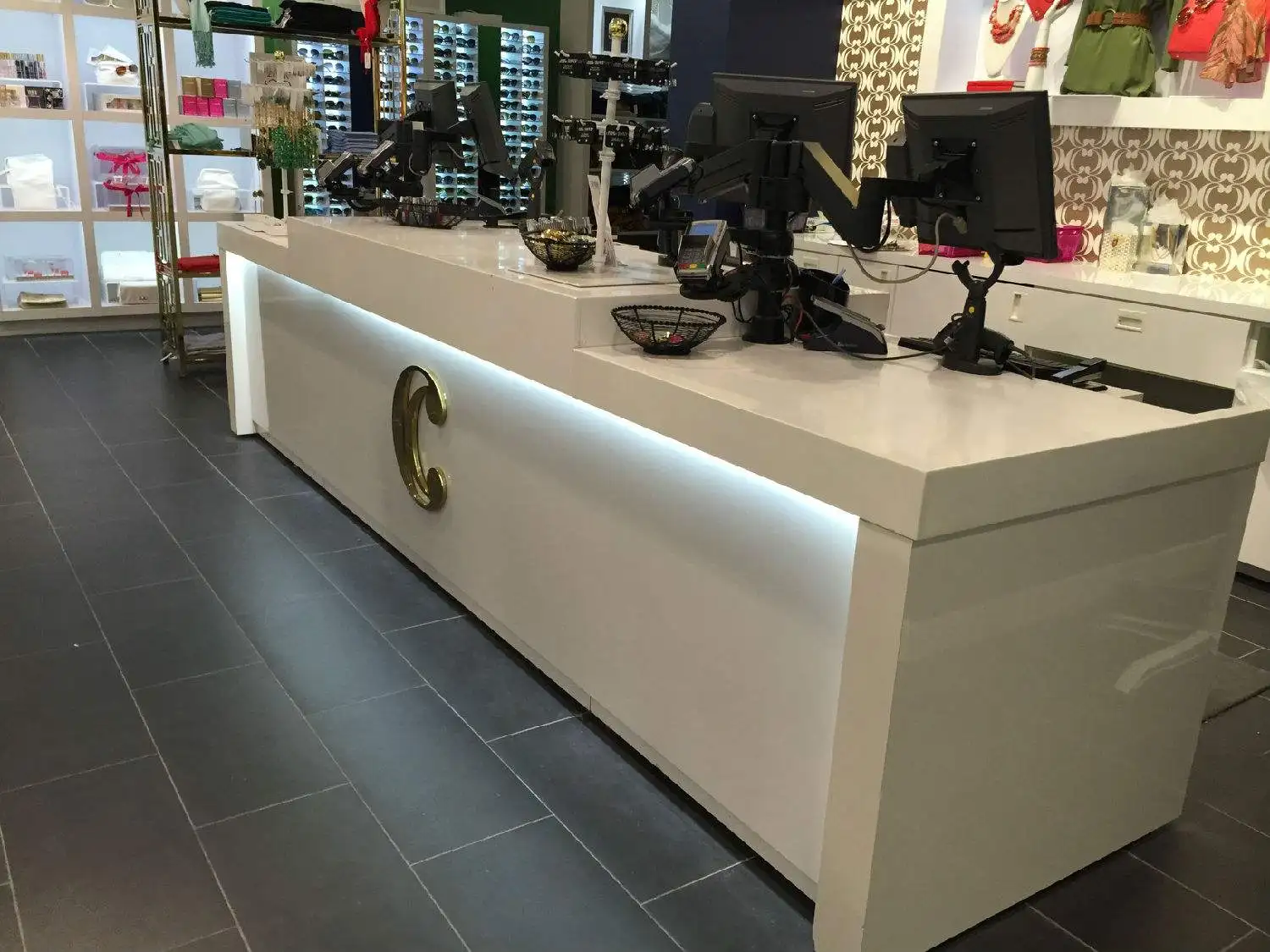 Hairdressing salon cashier B