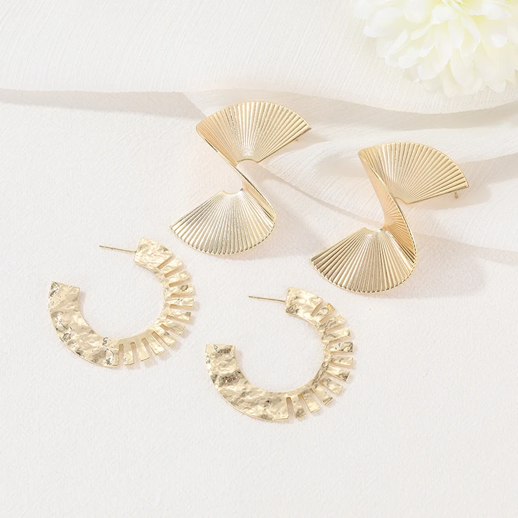 

2021 New Fahion Jewelry Korean Style 14K Gold Plated Geometric Statement Stud Earrings For Women