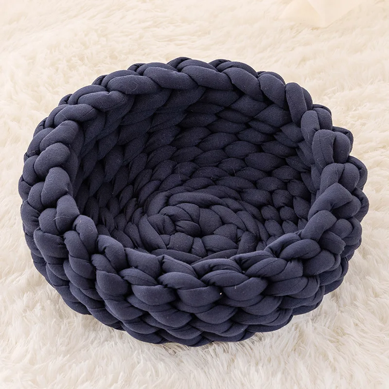 

High-end Quality Multi-colors Handmade Chunky Knitted Dog Cat Beds Cuddler Bed For Cats Luxury Dog Bed