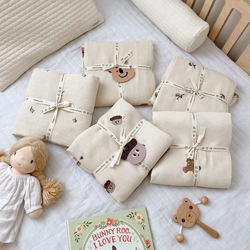 

Hot Sell Embroidery Design Skin Friendly Swaddle Cotton Breathable Soft Baby Waffle Blanket