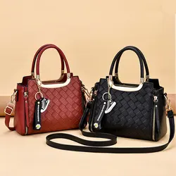Wholesale Trendy Fashion Black And White Women Bags Pu Leather Braided Pattern Handbag For Ladies