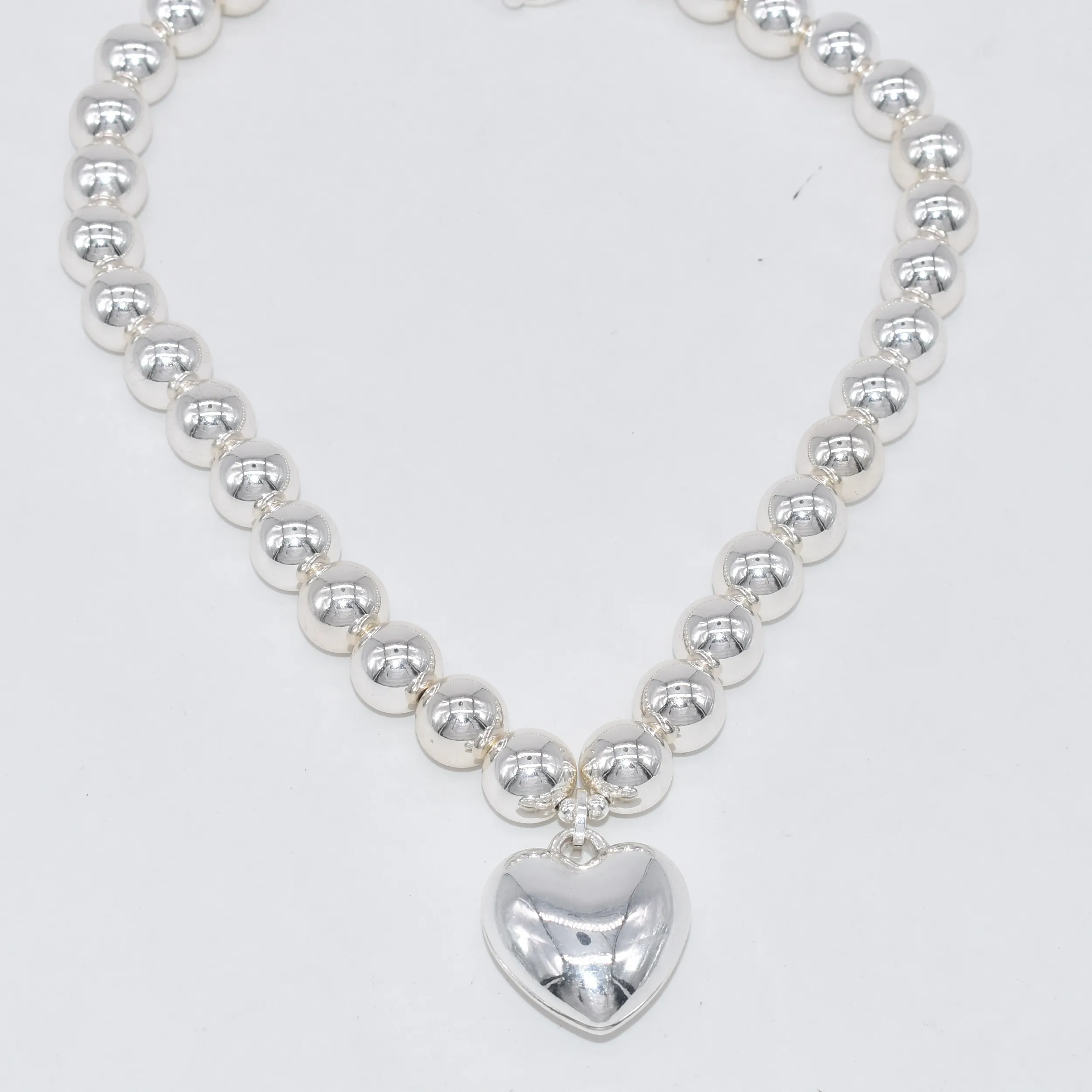 金属珠链切换高抛光闪亮的银色心形项链