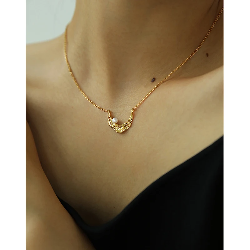 

Irregular Twisted Hammered Crescent Moon Pendants for Necklace Round Pearl Necklaces Women Minimalist Vintage Bohemia Jewelry, Gold