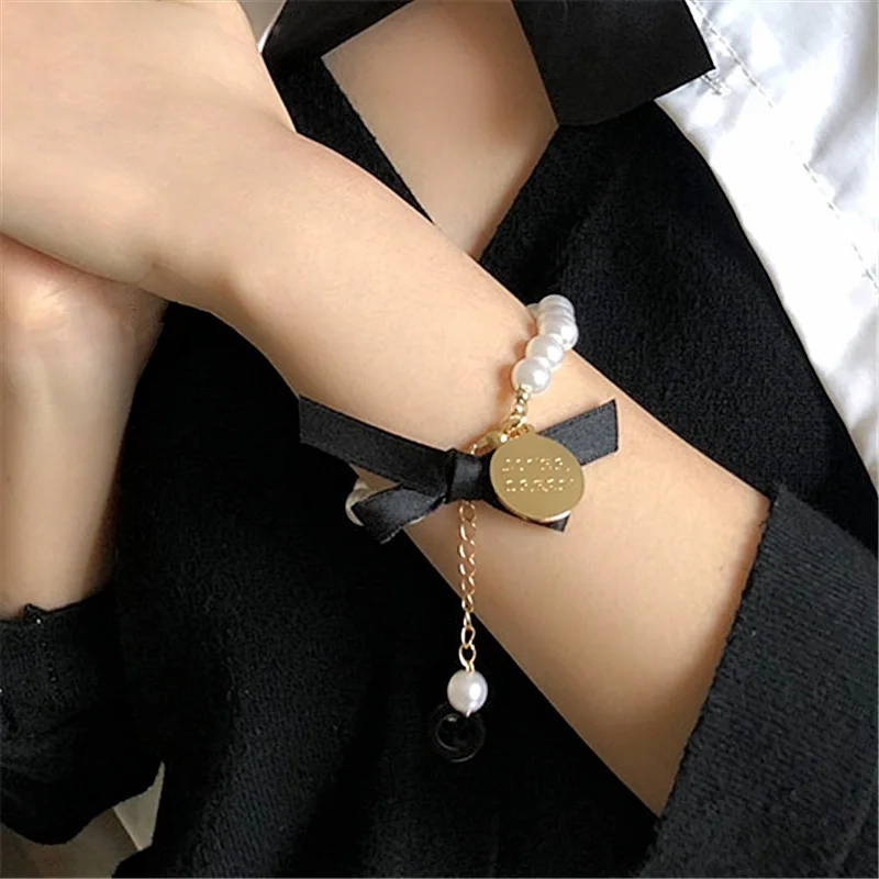 

OUYE ins Niche Pearl Bracelet Female Handmade Exquisite Black Ribbon Bow Tiny Bead Bracelet Disc Letter Bracelet Jewelry, Black/white